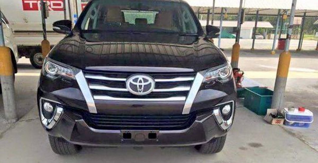 Toyota Fortuner (2016)-1.jpg