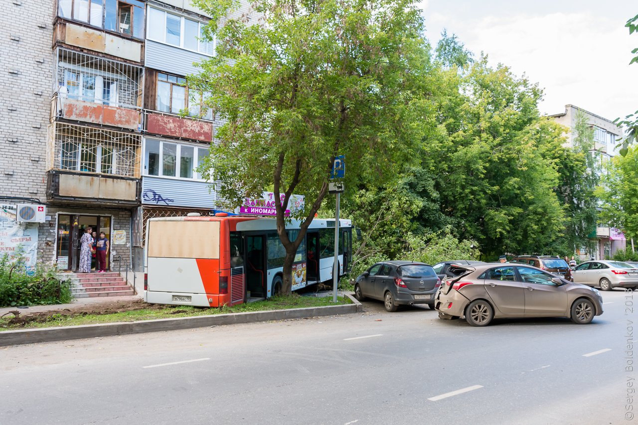 ДТП в Перми с пассажирским автобусом.