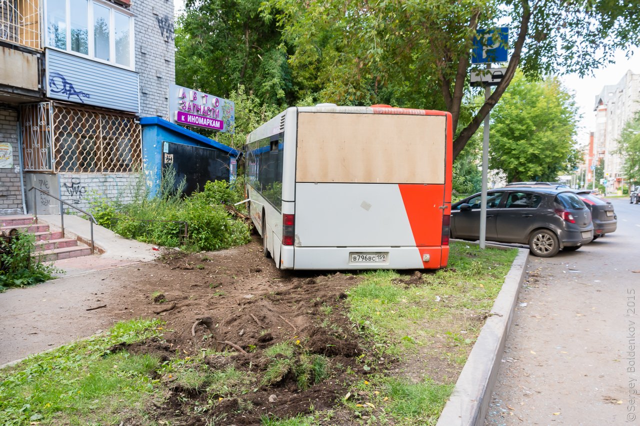 ДТП в Перми с пассажирским автобусом.