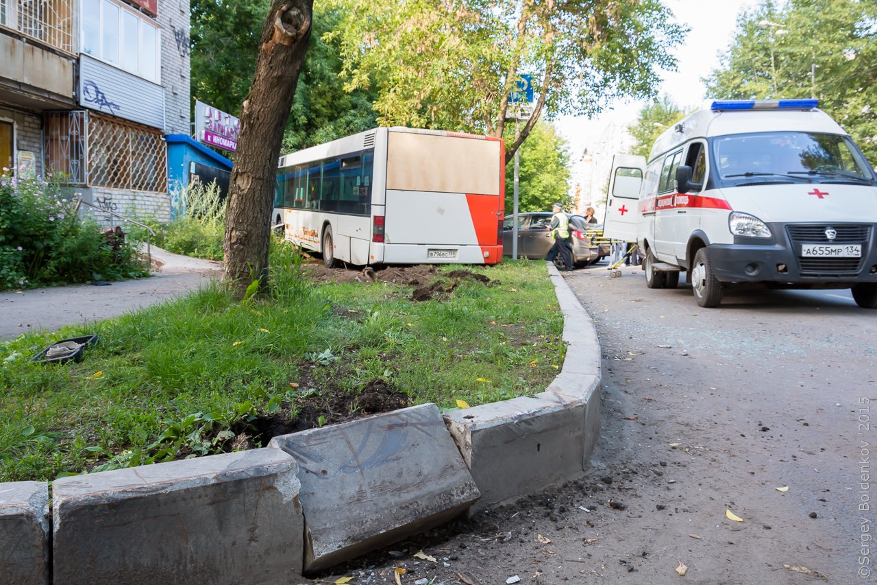 ДТП в Перми с пассажирским автобусом.