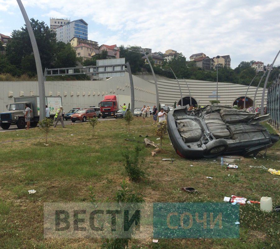 в сочи разорвало автомобиль6.jpg