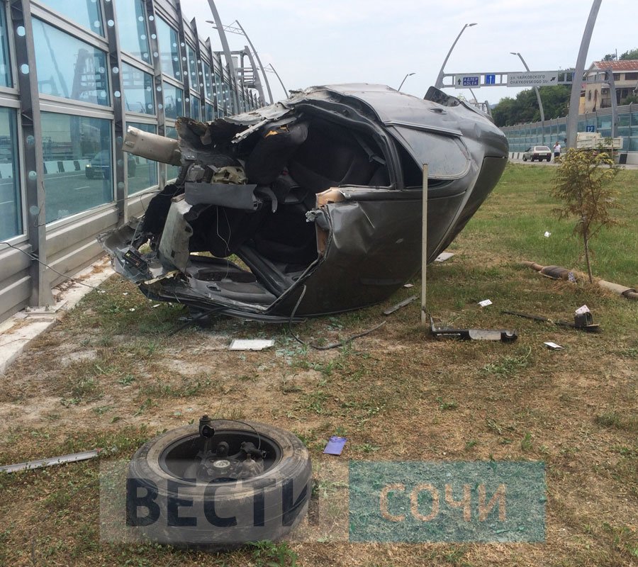 в сочи разорвало автомобиль5.jpg