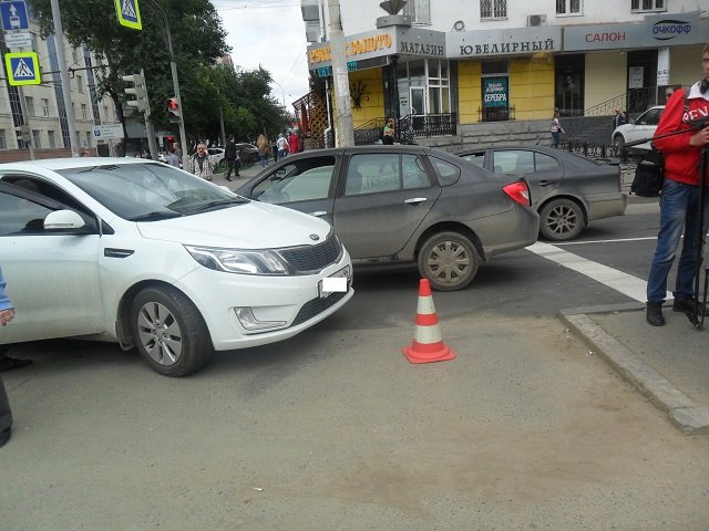 дтп екатеринбург 2.JPG