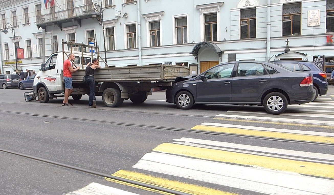 ДТП с эвакуатором на Литейном проспекте