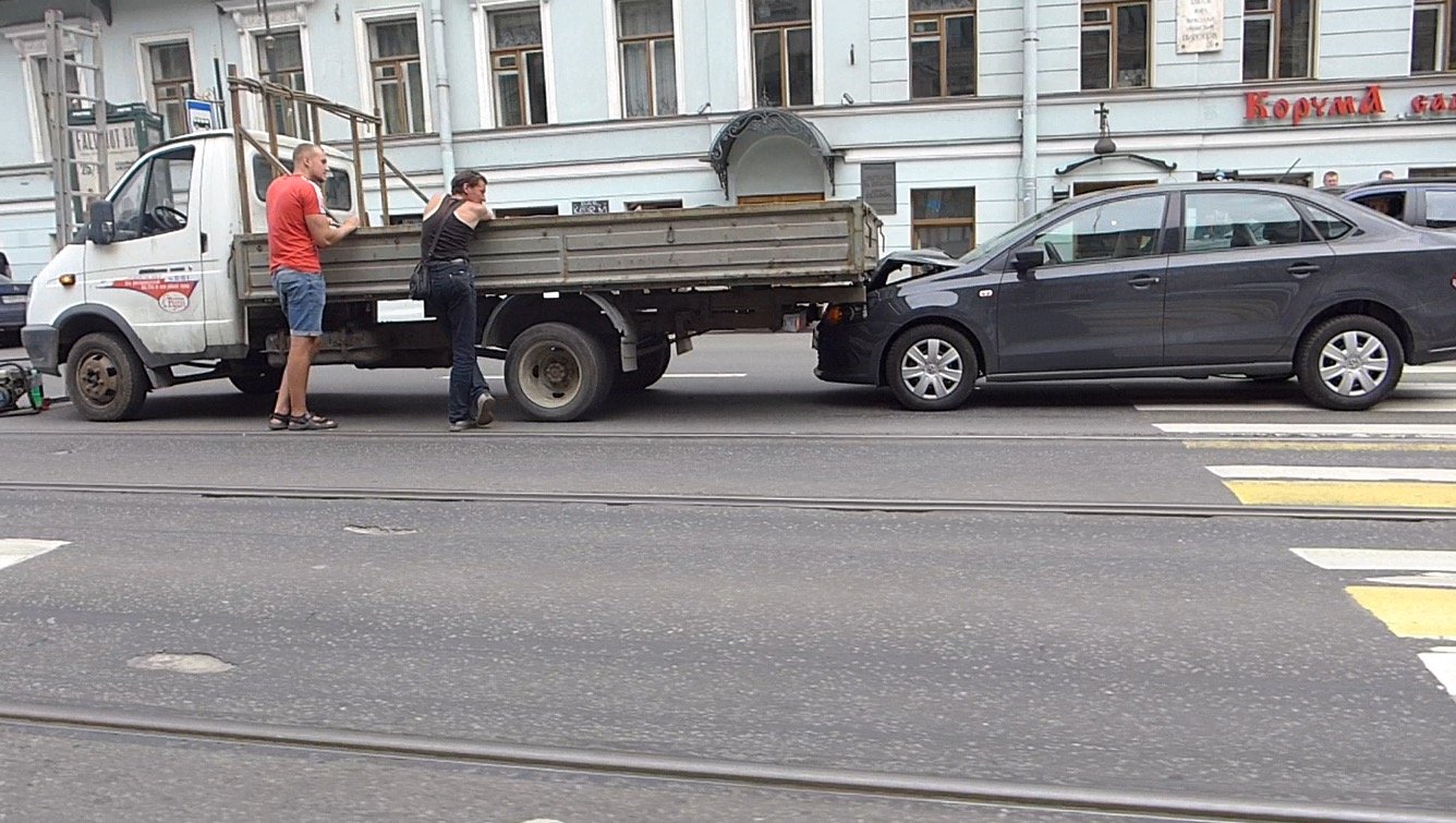 ДТП с эвакуатором на Литейном проспекте