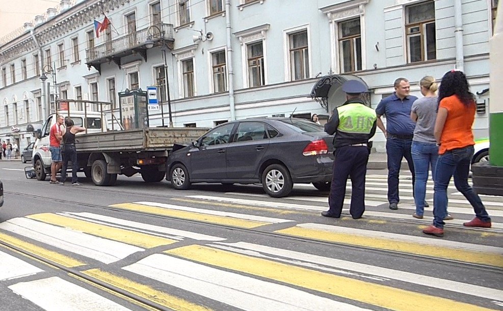 ДТП с эвакуатором на Литейном проспекте