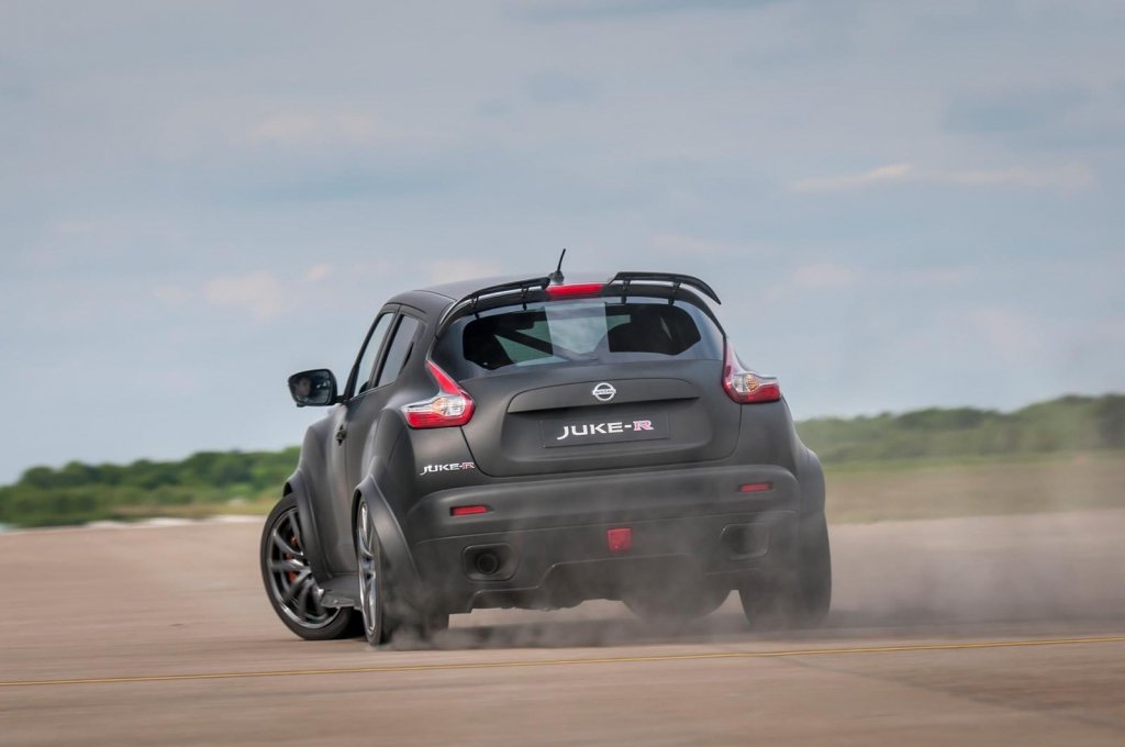 Nissan Juke-R 2.0 1.jpg