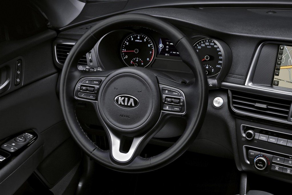 KIA Optima 2016 1.jpg