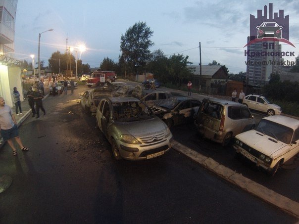 В Красноярске на парковке сгорели 7 автомобилей 4,jpg