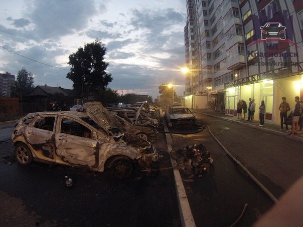 В Красноярске на парковке сгорели 7 автомобилей 3,jpg