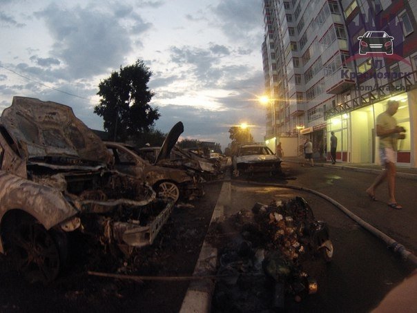 В Красноярске на парковке сгорели 7 автомобилей 5,jpg