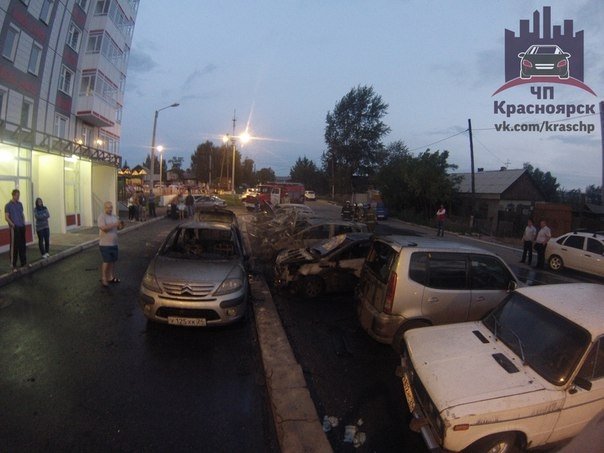 В Красноярске на парковке сгорели 7 автомобилей 2,jpg