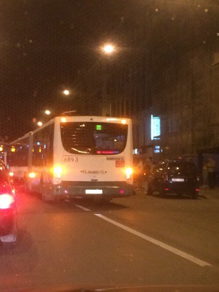 В Санкт-Петербурге автобус врезался в карету 2.jpg