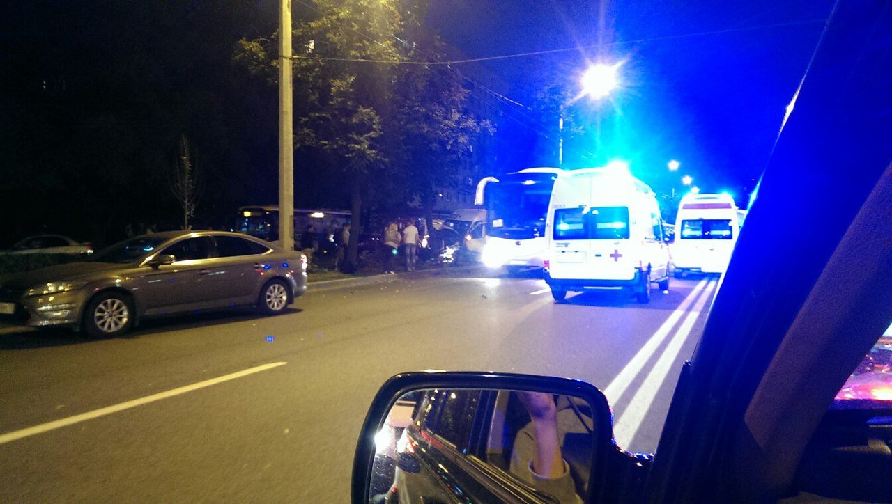 ДТП на Ветеранов с участием маршрутки в Петербурге 2.jpg