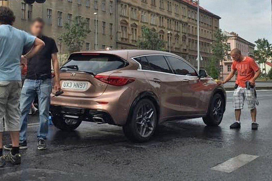 Infiniti Q30 1.jpg