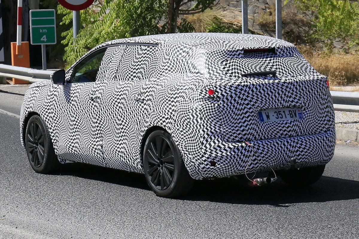 Peugeot-3008-2017-03.jpg