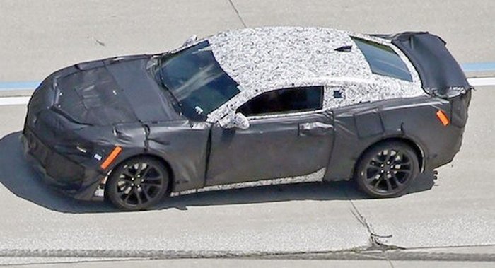 В Сеть попали шпионские фотосода Chevrolet Camaro ZL1 2017-1.jpg