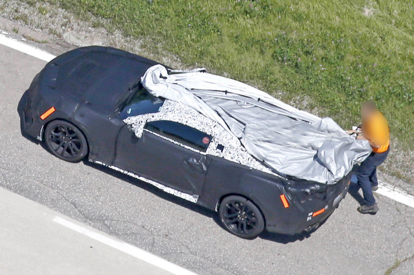 В Сеть попали шпионские фотосода Chevrolet Camaro ZL1 2017-2.jpg