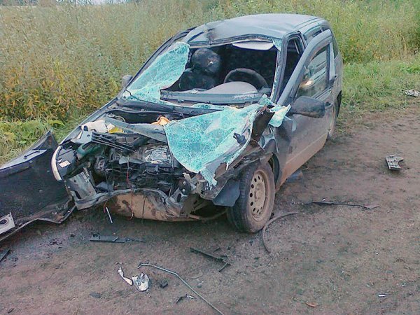 В Кирове в ДТП погибли три человека в Lada Kalina, еще четверо пострадали В Кирове в ДТП погибли три человека в Lada Kalina, еще четверо пострадали 2.jpg