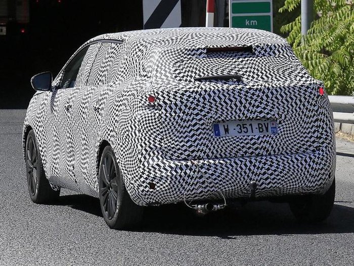 Peugeot-3008-0414092015.jpg