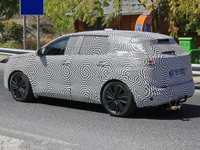 Peugeot-3008-0314092015.jpg