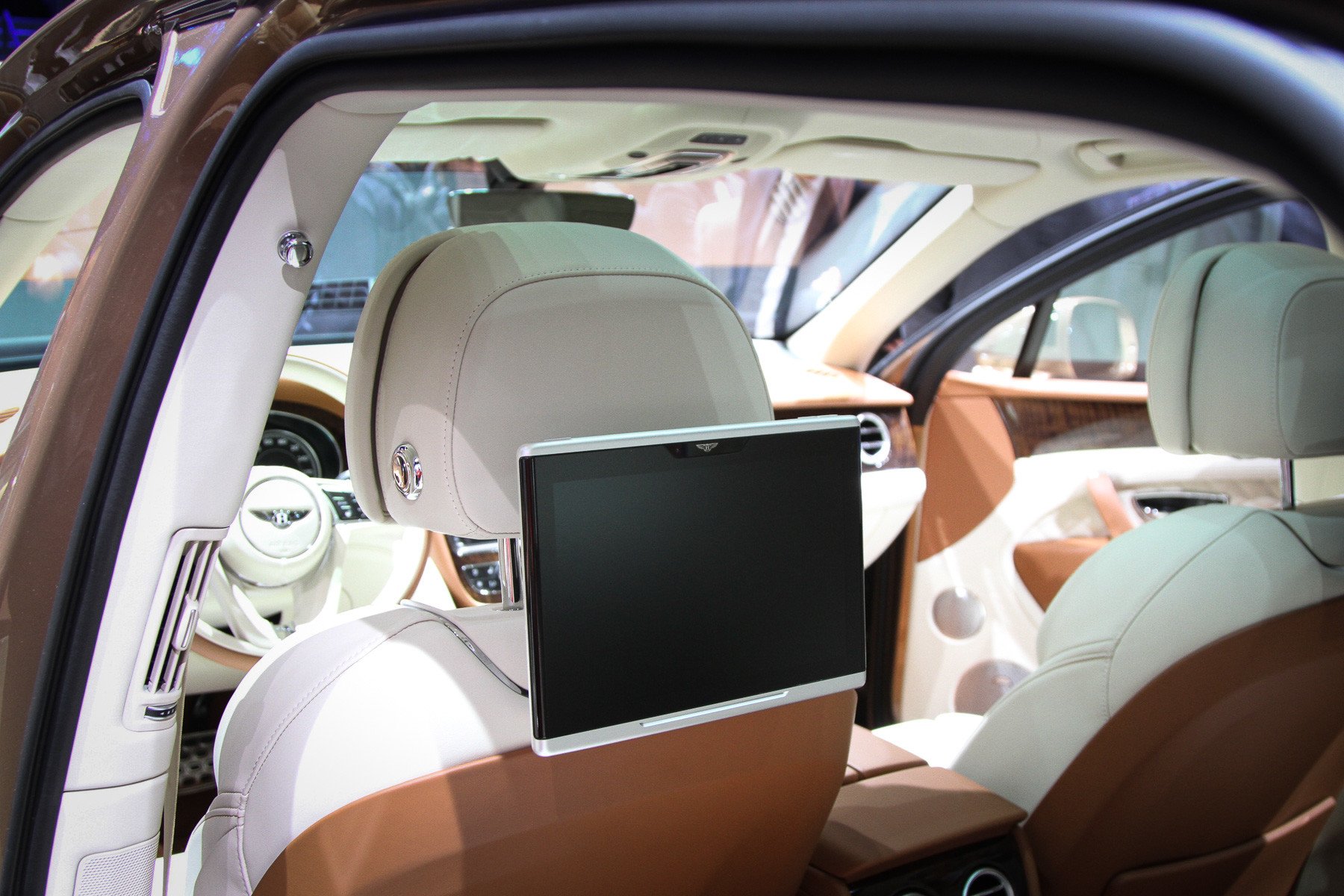 Bentley Bentayga 1.jpg