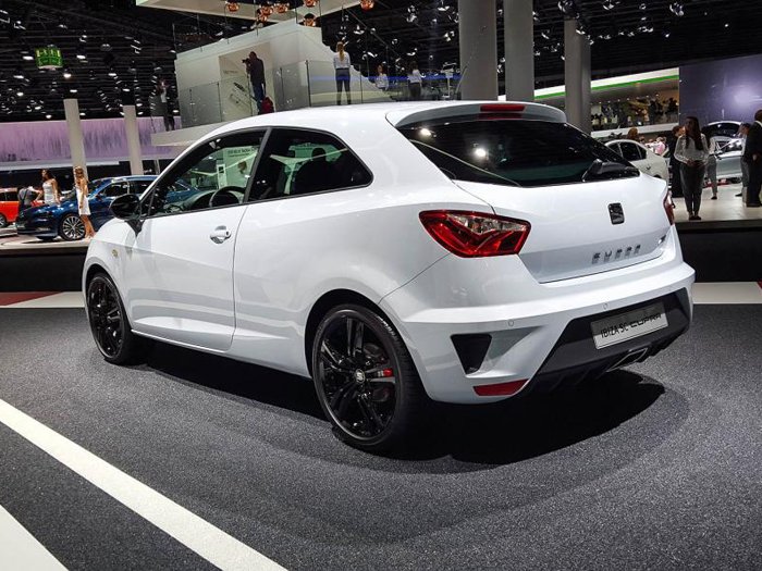 Seat Ibiza Cupra 2015 1.jpg