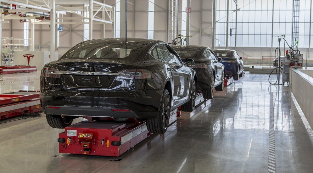 Илон Маск открыл первый в Европе завод Tesla 4.jpg