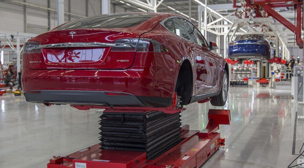 Илон Маск открыл первый в Европе завод Tesla 6.jpg
