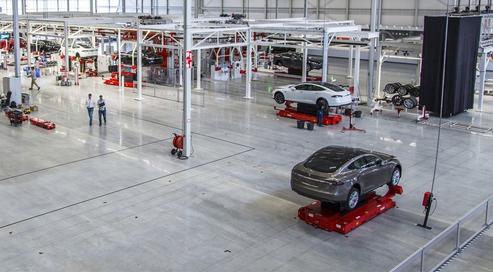 Илон Маск открыл первый в Европе завод Tesla 5.jpg
