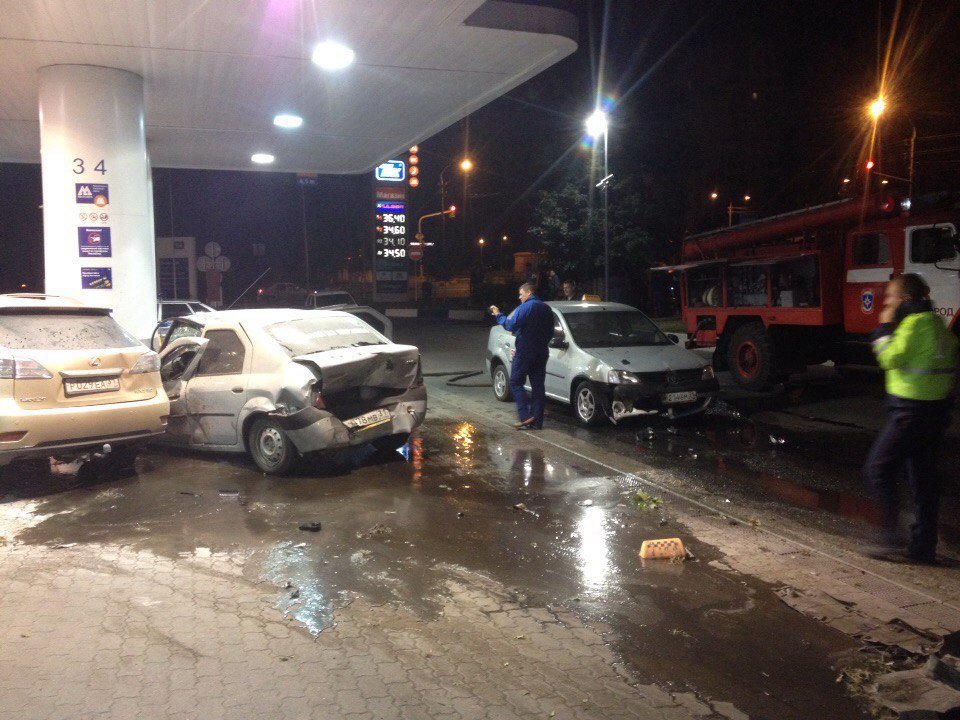 В Белгороде пьяная 19-летняя девушка на Lexus врезалась в АЗС, уходя от погони 5.jpg