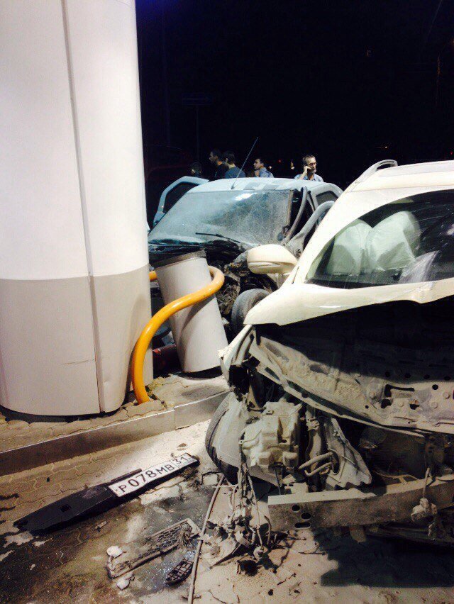 В Белгороде пьяная 19-летняя девушка на Lexus врезалась в АЗС, уходя от погони 8.jpg