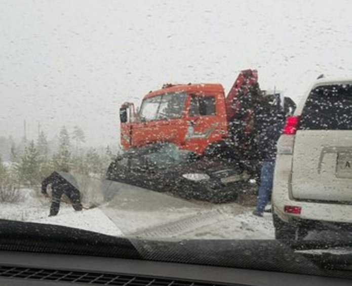 В ДТП с КамАЗом в ХМАО погибли пятеро, включая ребенка.jpg