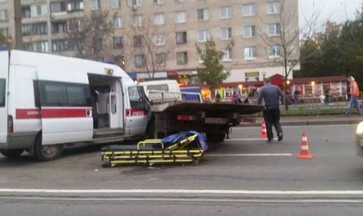 На Народной столкнулись "Скорая помощь" и эвакуатор: есть пострадавшие На Народной столкнулись "Скорая помощь" и эвакуатор: есть пострадавшие 8.jpg