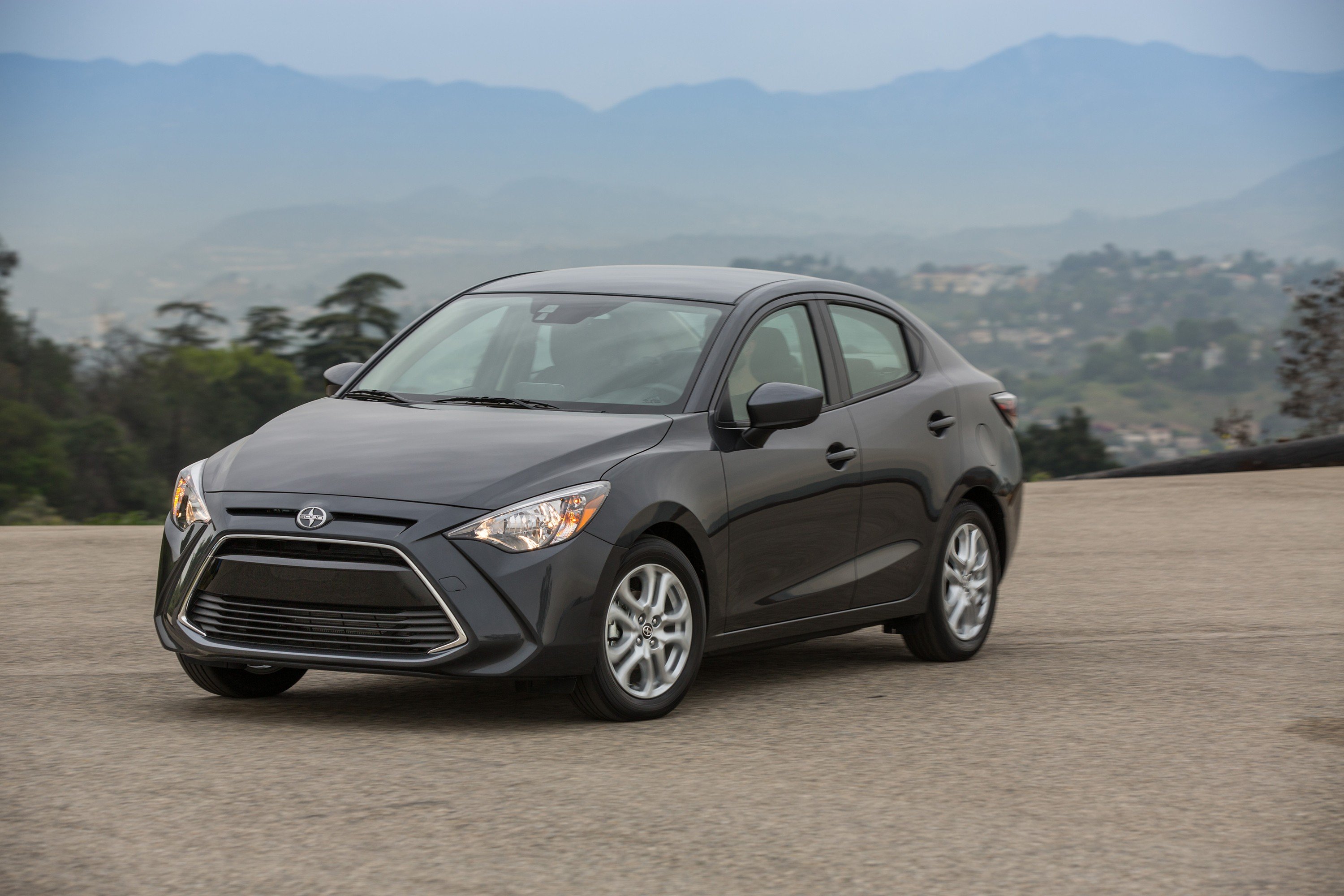 Toyota Yaris Sedan 2016 3.jpg