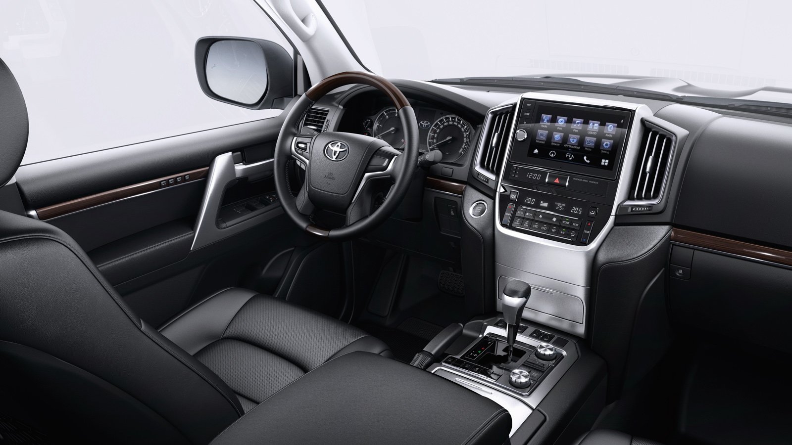 Toyota Land Cruiser 200 2015 1.jpg