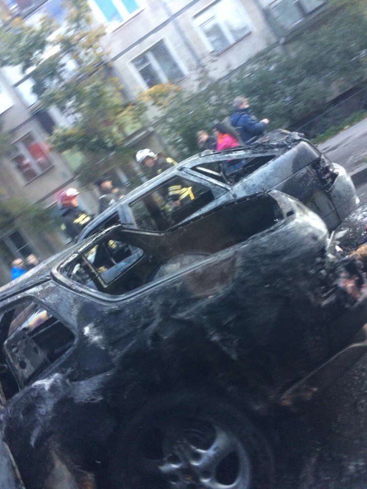Porsche загорелся на ходу и поджег "Ладу" на проспекте Юрия Гагарина Porsche загорелся на ходу и поджег "Ладу" на проспекте Юрия Гагарина 3.jpg