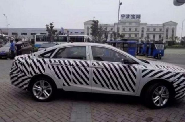 Преемник Geely Emgrand EC7 засняли на тестах.jpg