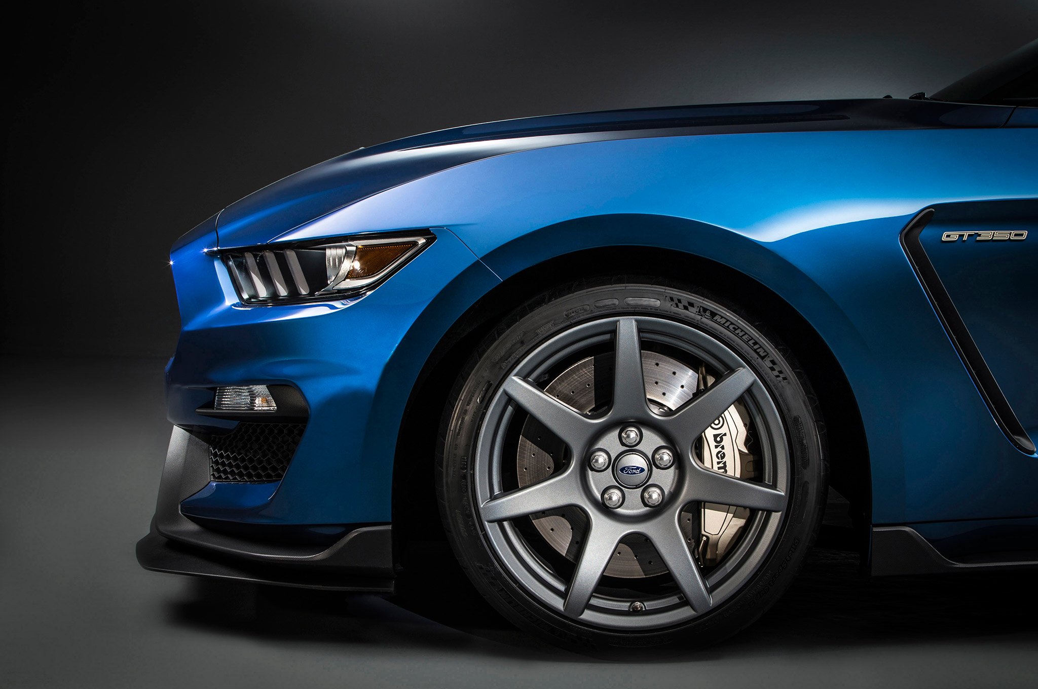 Ford Shelby Mustang GT350R carbon-fiber-wheel.jpg