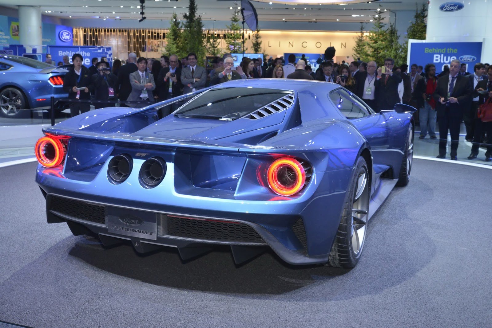 Ford GT 2017 1.jpg