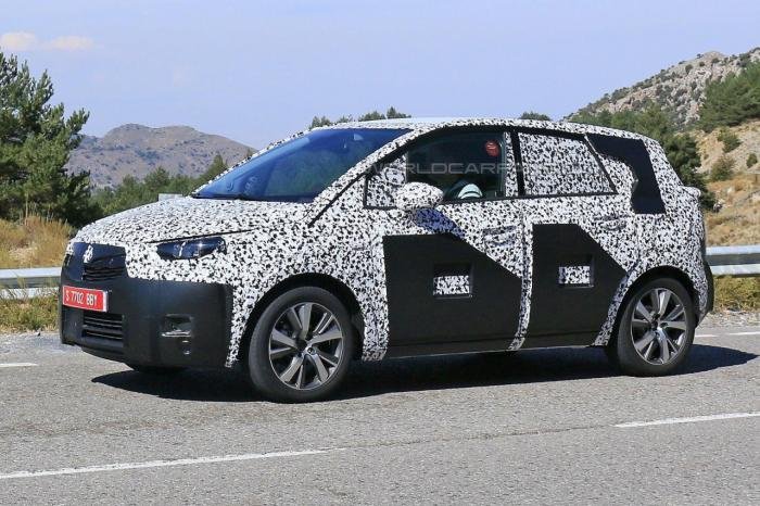Opel Meriva третьего поколения заснят на тестах Opel Meriva 2017 spied 4.jpg