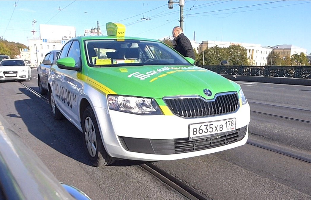 Два таксиста врезались друг в друга на Литейном мосту ДТП на Литейном мосту