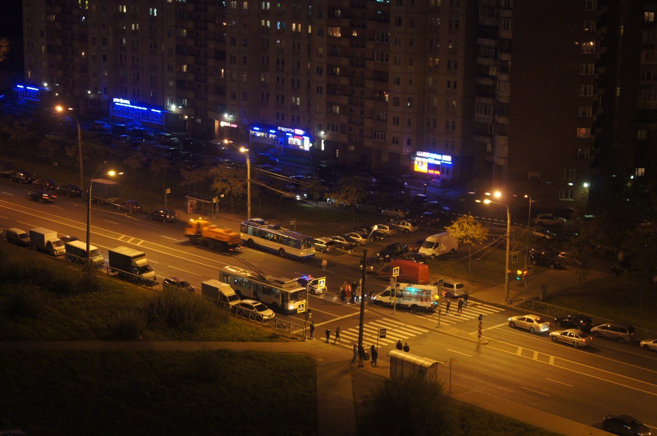 На Ленинском проспекте маршрутка сбила девушку на переходе 2.jpg