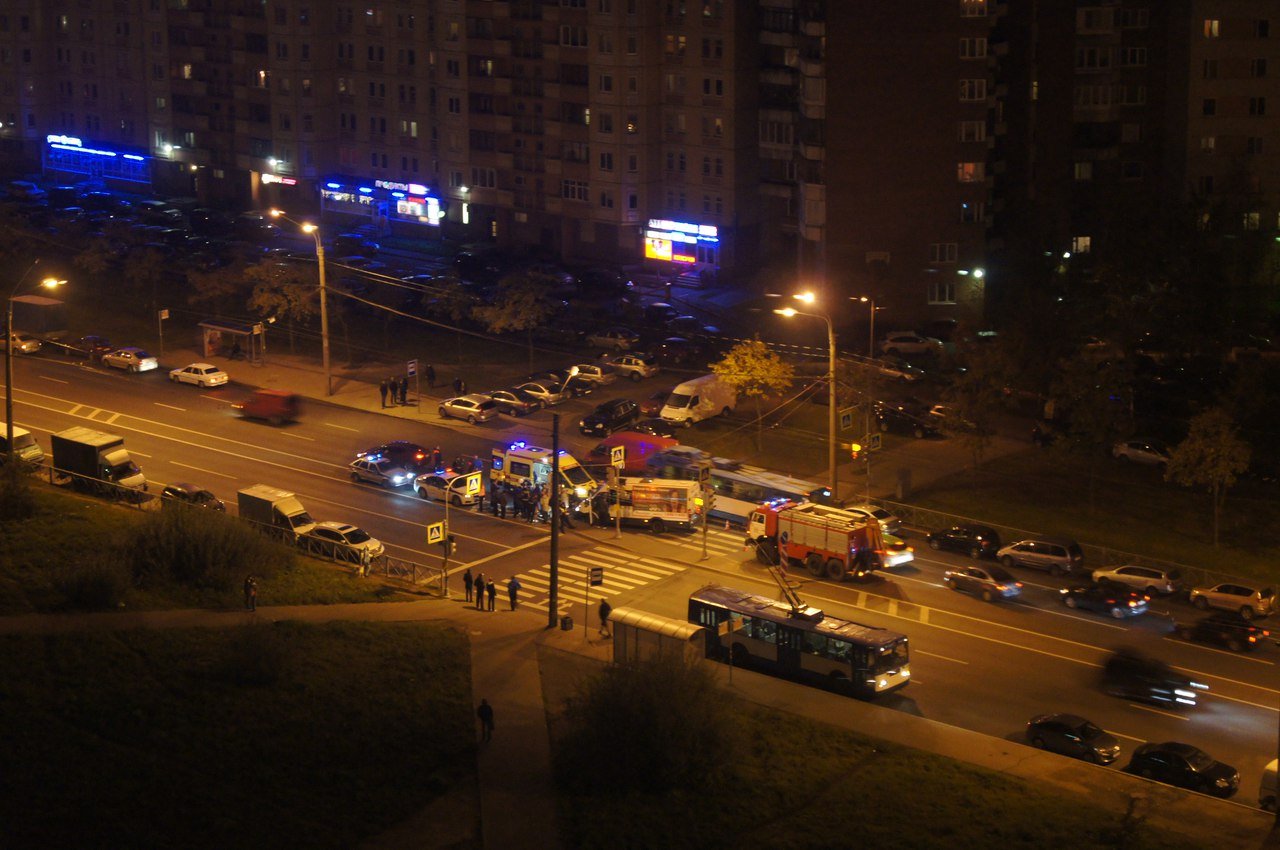 На Ленинском проспекте маршрутка сбила девушку на переходе 1.jpg