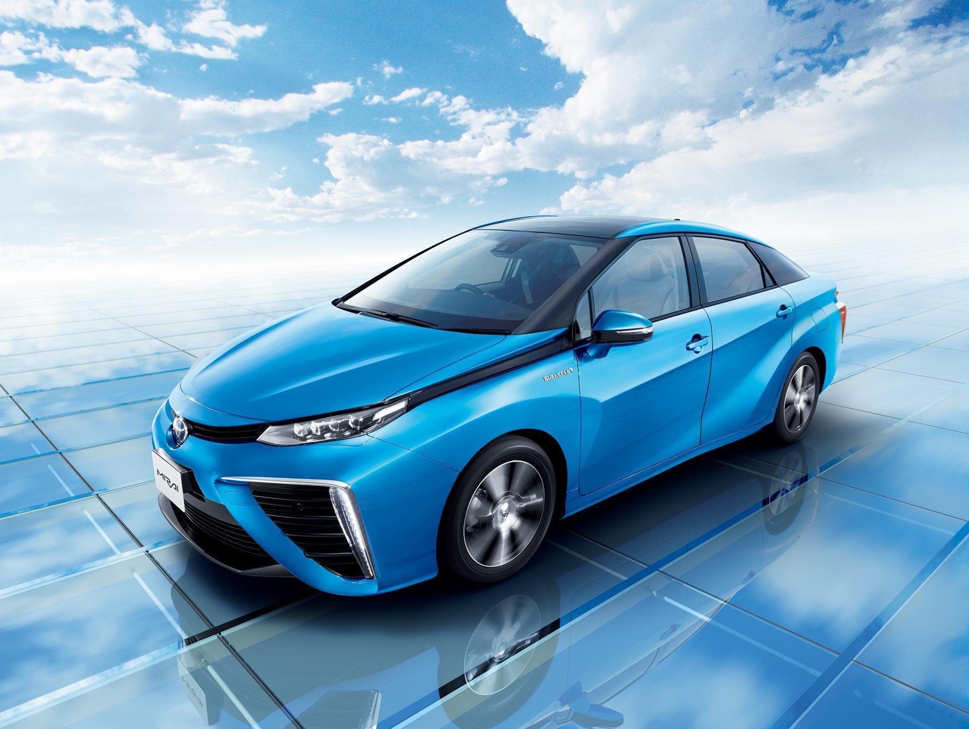 Toyota предполагает практически полностью прекратить выпуск бензиновых автомобилей к 2050 году toyota mirai.jpg