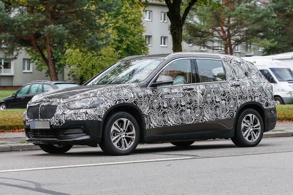 Семиместный BMW X1 заснят во время тестов BMW X1 Grand 3.jpg