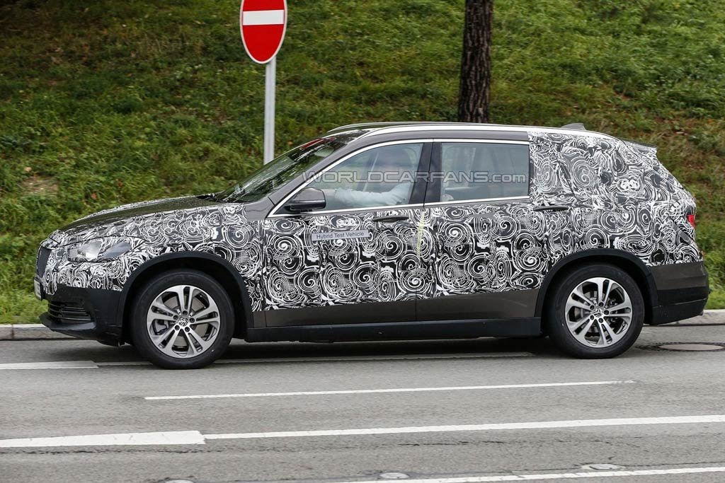 Семиместный BMW X1 заснят во время тестов BMW X1 Grand 1.jpg