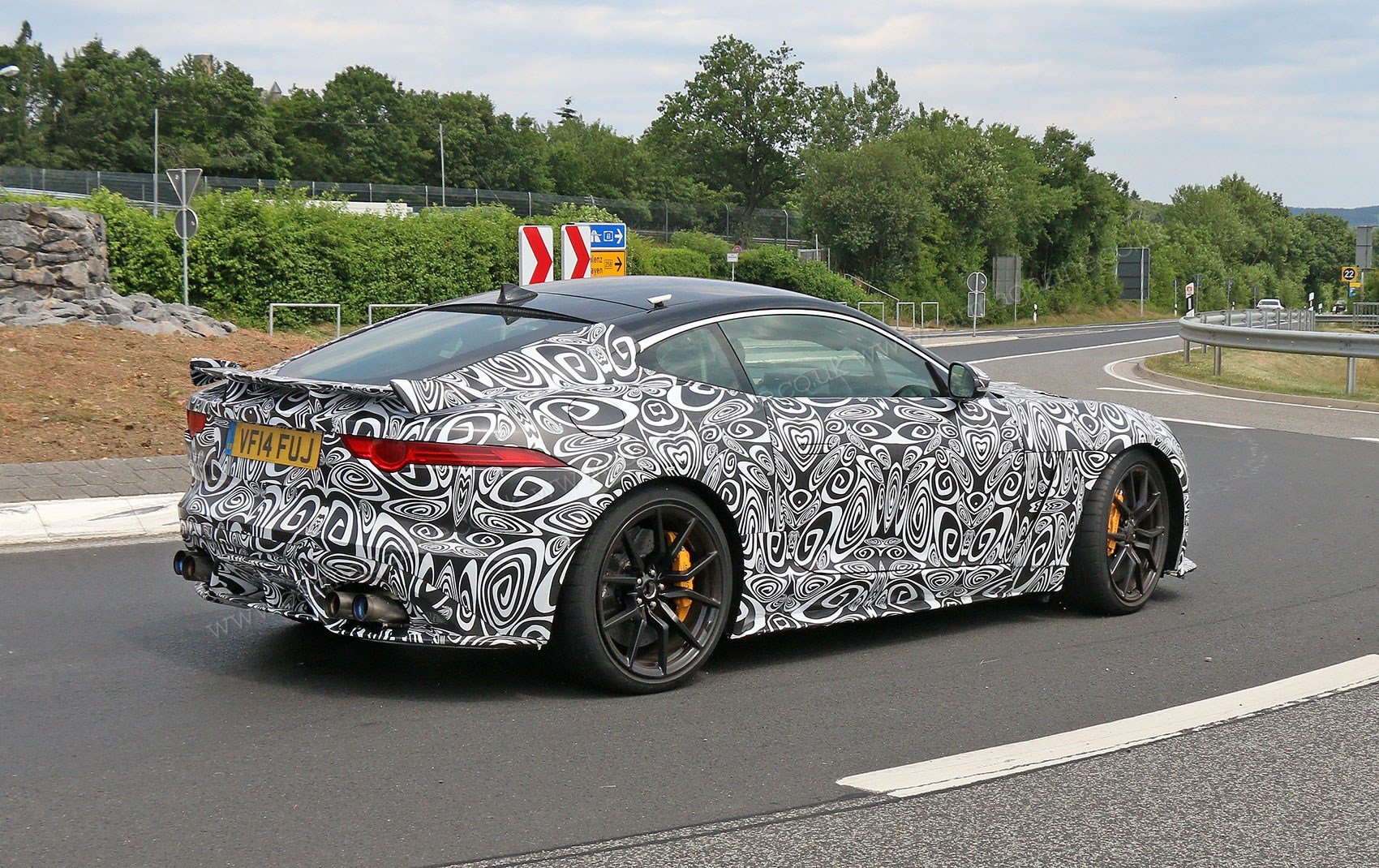 Jaguar F-Type SVR заснят на тестах Jaguar F-Type SVR 1.jpg