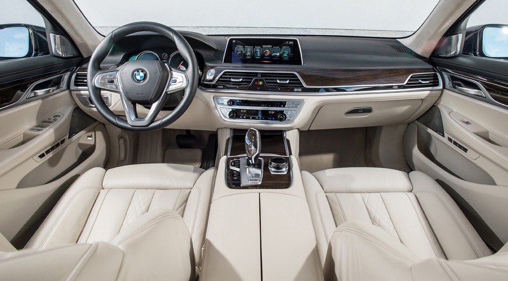 В России начались продажи нового седана BMW 7-series 3.jpg