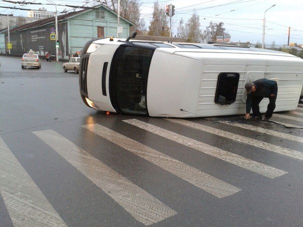 В Уфе перевернулся автобус с детьми: семеро пострадали В Уфе перевернулся автобус с детьми5.jpg